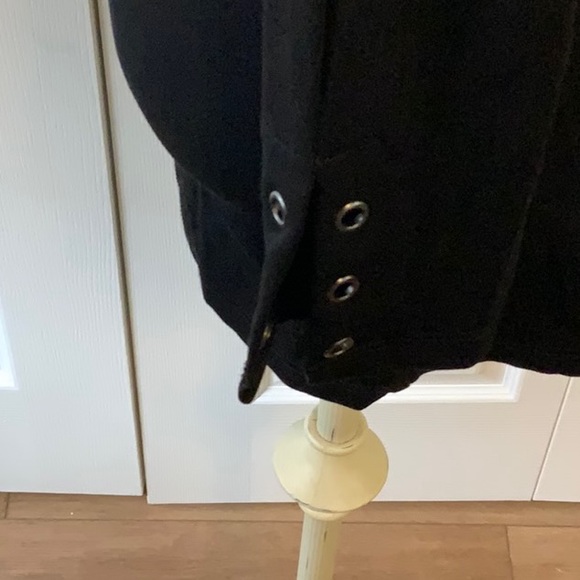 Lynn Ritchie Silver- Black L/S Knit Top- V Cut Out Neck With Silver Grommets-XS - Picture 7 of 10